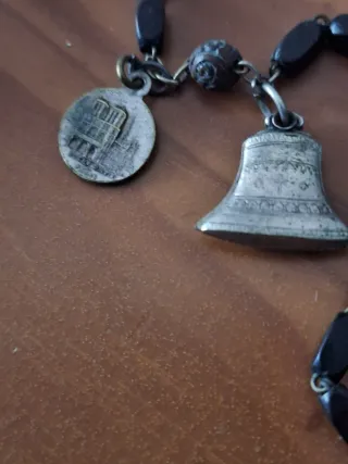 Rosario azabache y plata con medallas