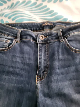 Vaqueros chica con adornos florales