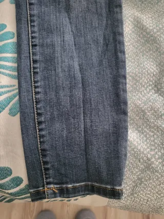 Vaqueros chica con adornos florales