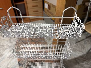 Estantería decorativa de metal blanca