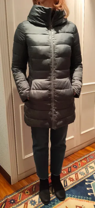 Plumífero verde tres cuartos