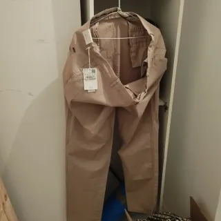 Pantalón beige nuevo a estrenar