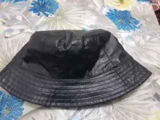Cappello bucket nero uomo