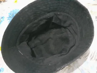 Cappello bucket nero uomo