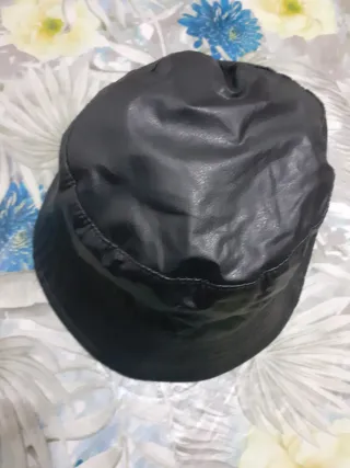 Cappello bucket nero uomo