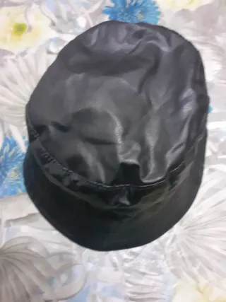 Cappello bucket nero uomo