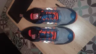 Zapatillas Kelme trekkig con cordones cierre rapid