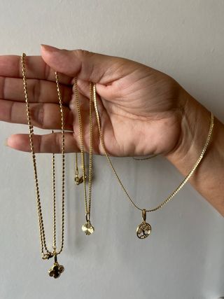 Cadenas doradas con colgantes en oro laminado 18k