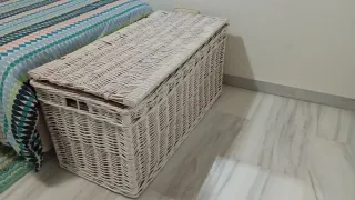 Baúl blanco espacioso de mimbre