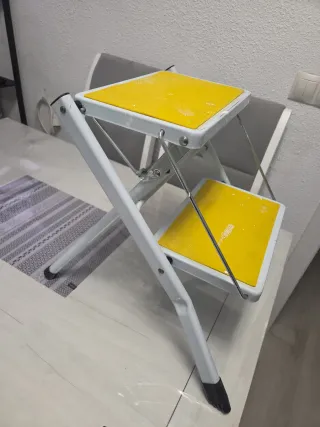 Escalera 2 peldaños plegable