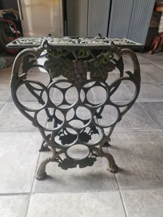 Botellero antiguo forja uva