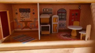 Casita de muñecas con muebles