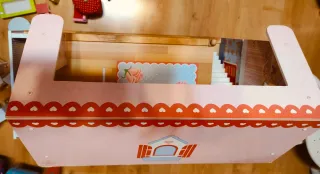Casita de muñecas con muebles