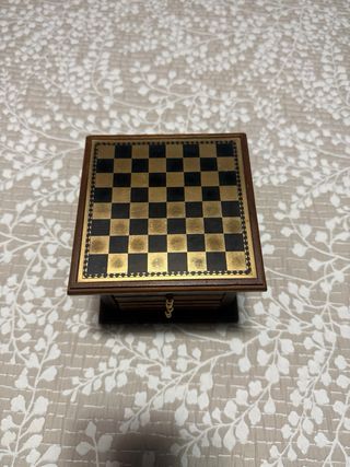 Mini ajedrez con posavasos y diana.