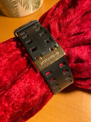 Reloj Casio G-Shock 5081 Negro/Dorado