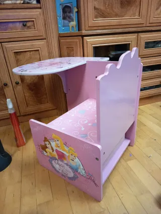 Pupitre infantil princesas Disney con cajón.
