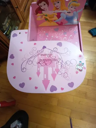 Pupitre infantil princesas Disney con cajón.