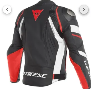 Chaqueta de cuero para moto marca Dainese