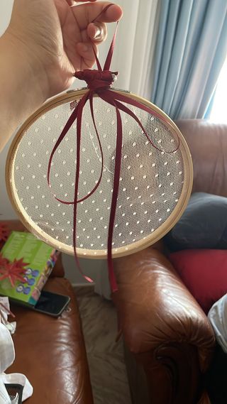 Porta anillos de malla con lunares