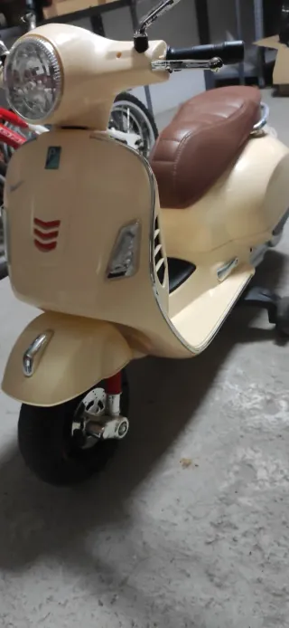 Moto Vespa Eléctrica Niños