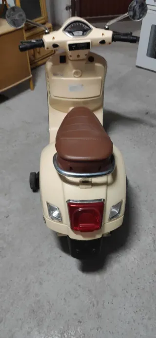 Moto Vespa Eléctrica Niños