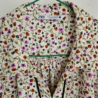 Blusa Zara floral multicolor