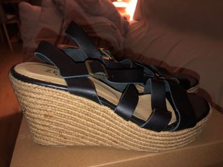 Sandalias cuña piel negras talla 40 + regalo otras
