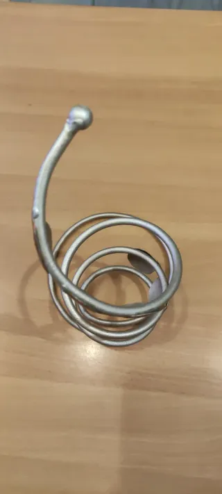 Porta bottiglie in ferro con applicazioni