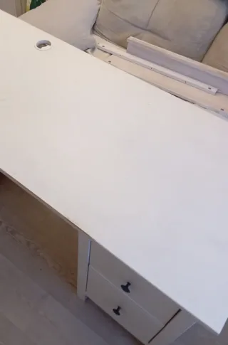 Urge vender: escritorio Ikea Hemnes madera maciza