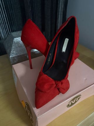 Zapatos de tacón Petit Bela rojos talla 36