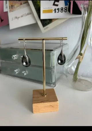 Pendientes negros y plateados