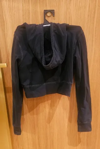 Sudadera torera negra con cremallera