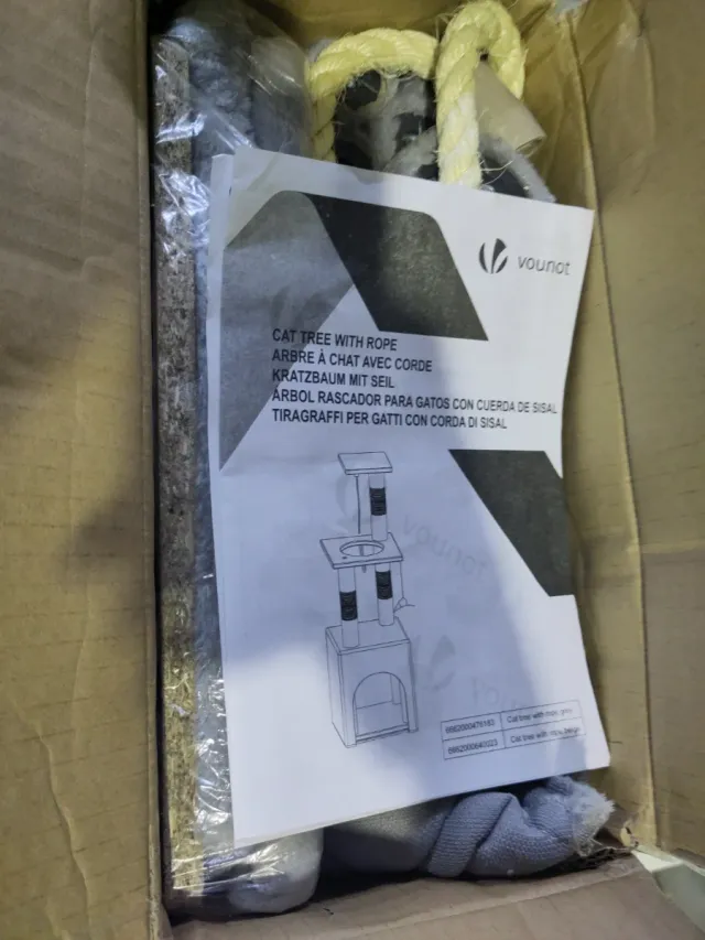 Grattatoio per gatti con casa e giocattolo