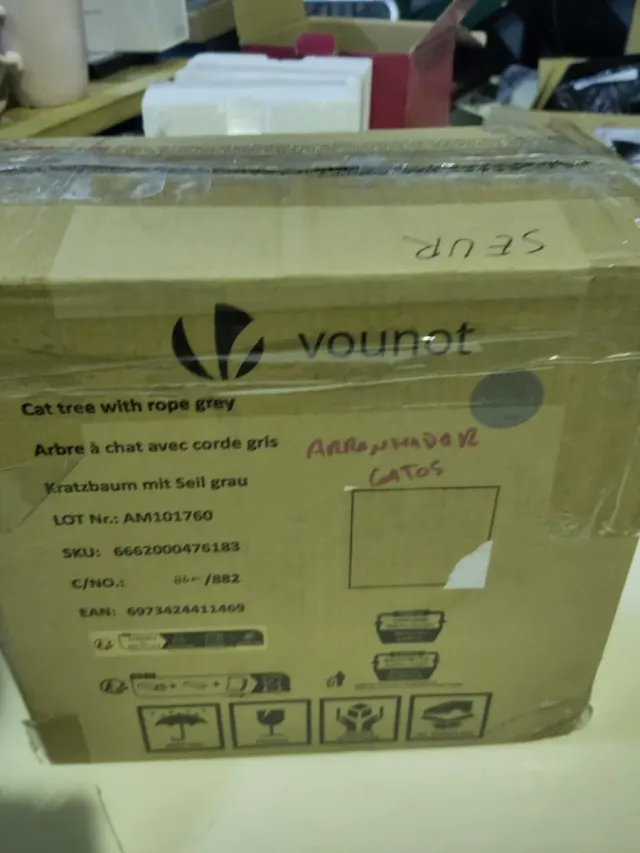 Grattatoio per gatti con casa e giocattolo