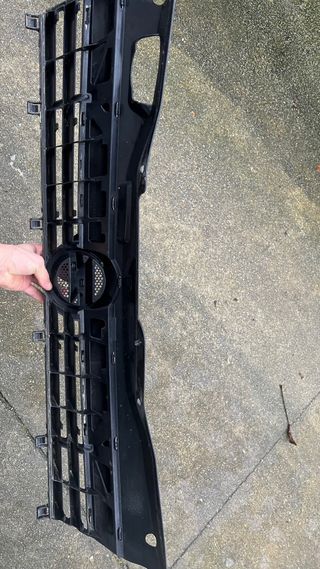 Parrilla Opel Astra H en negro