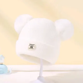Gorro blanco con orejas