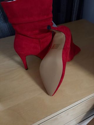 Botas de tacón rojas