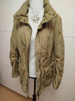 Anorak Zara verde oliva Mujer