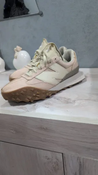 New Balance Beige/Rosa Sneakers originali