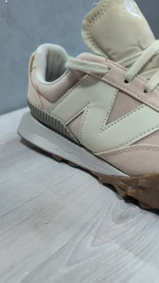New Balance Beige/Rosa Sneakers originali