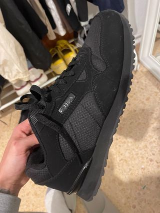 Zapatilla Fila Negra