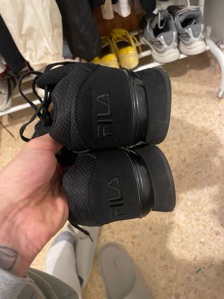 Zapatilla Fila Negra