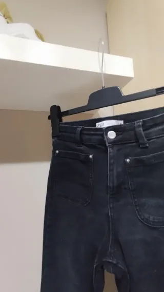 Zara Vaqueros Negros Rectos Desgastados