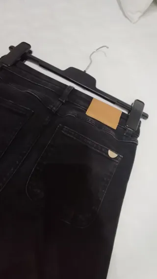 Zara Vaqueros Negros Rectos Desgastados