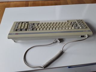 TECLADO VINTAGE AMSTRAD AIRO 1512