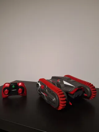 Tanque teledirigido con balas