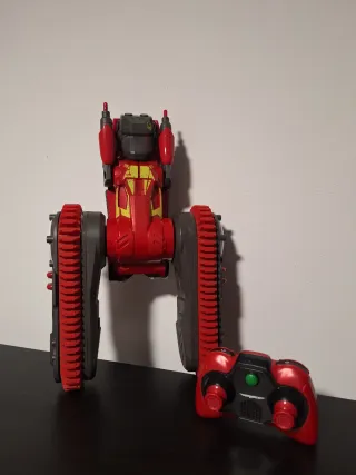 Tanque teledirigido con balas