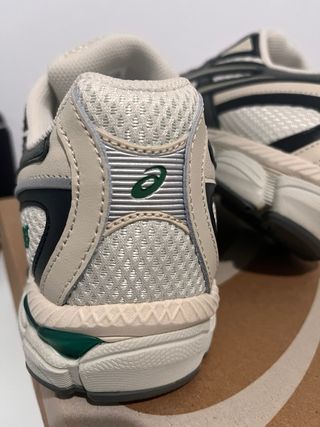 Asics Gel-NYC Beige/Negro Talla 42