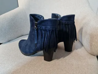 Botines azules de ante con flecos