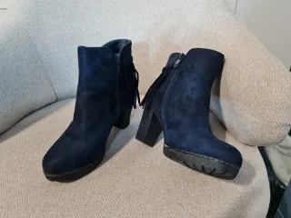 Botines azules de ante con flecos